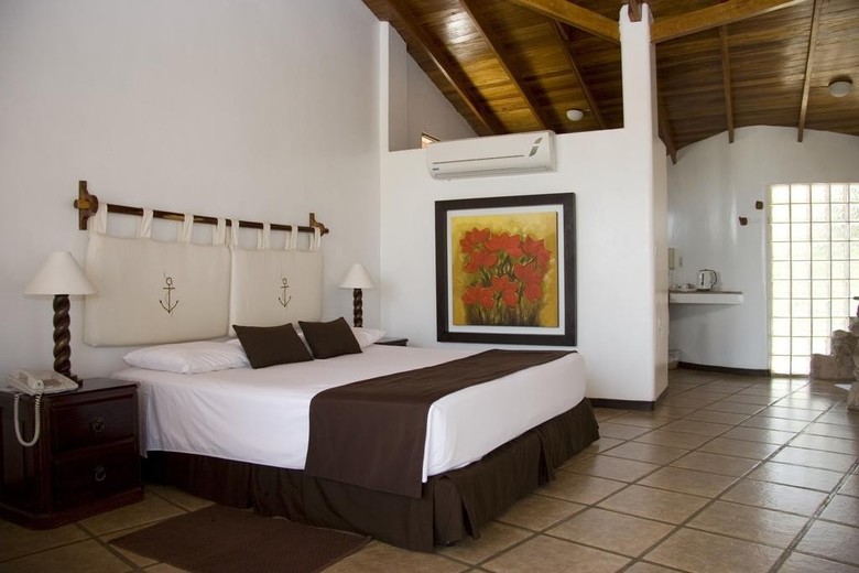 Hotel Punta Sal Suites & Bungalows Resort