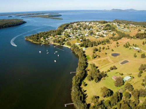 Huge Lake Front Property Near Blueys Beach