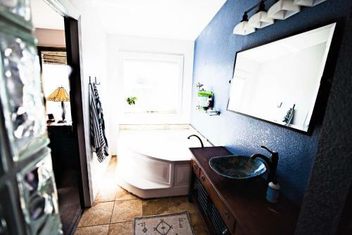 Sunny Southwest Cottage