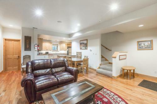 Elkhorn Townhome 1911