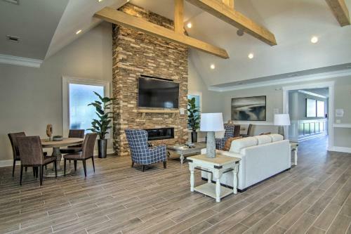 Stylish Townhome With Porch And Modern Interior!