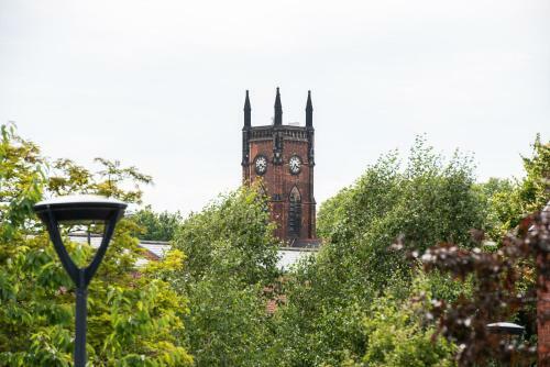 Grade2 Listed Home W/garden +parking In City