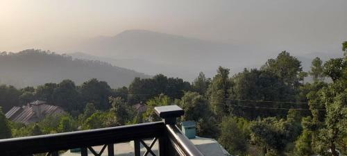 Cliffside Manor, Satkhol, Mukteshwar By Earthaa Escapes