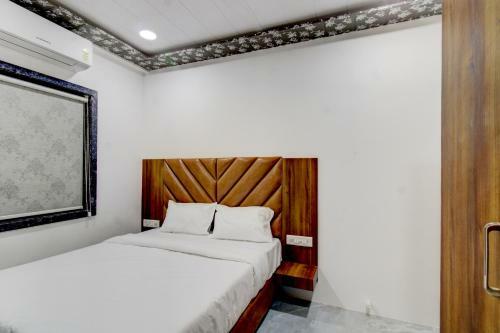 Collection O 90336 Hotel R K Inn