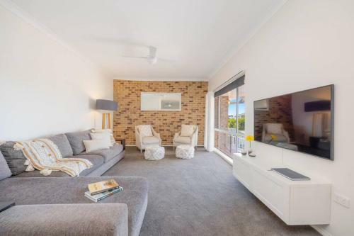Otto House - Family Beach House With Pool