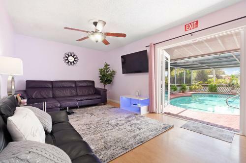 Gorgeous 3 Bdr, Amazing Bbq Area, Pool And More
