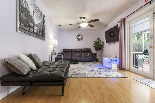 Gorgeous 3 Bdr, Amazing Bbq Area, Pool And More