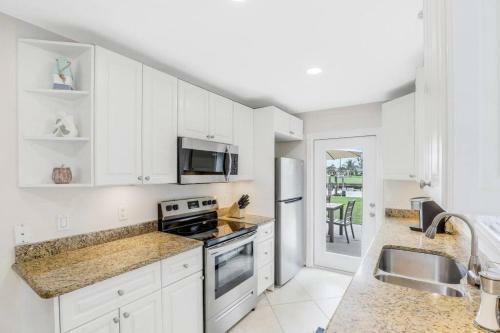 Bonita Luxury Living - Private Dock - By The Beach