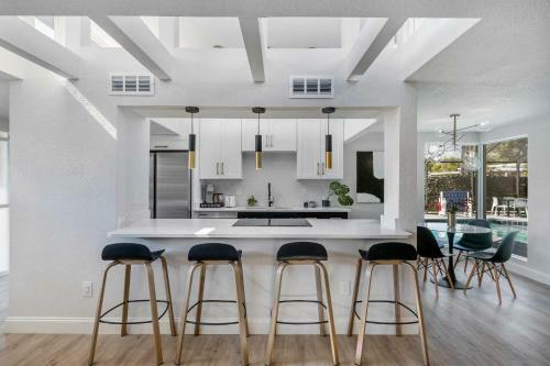 Luxurious Clearwater Retreat With Lanai And Pool!