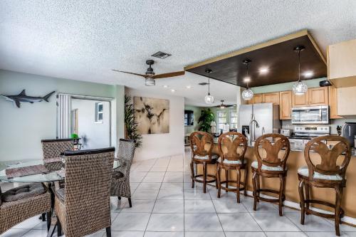 Grand Retreat In Cape Coral