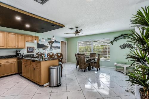 Grand Retreat In Cape Coral