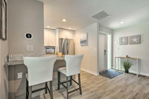 Bright And Breezy Cape Coral Retreat With Pool!