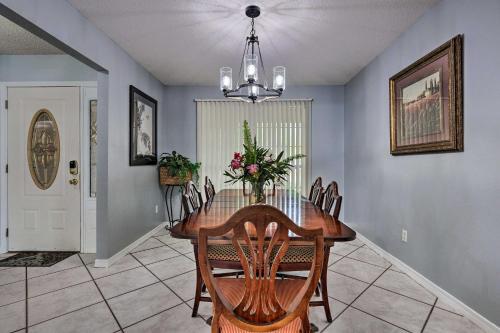 Modern Gulf Breeze Getaway Patio, Near Beach