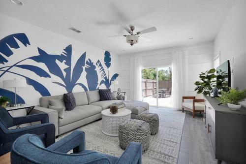 Stunning Coastal Retreat - A Few Short Blocks From The Ocean
