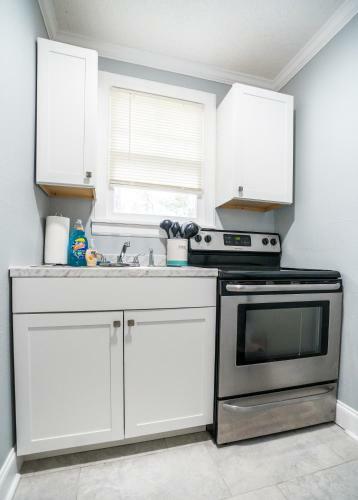 Adorable 1 Bedroom Guesthouse