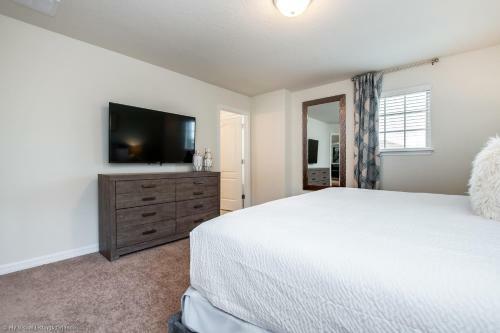 Private Pool Home W Spa, Game Room, Bbq & More