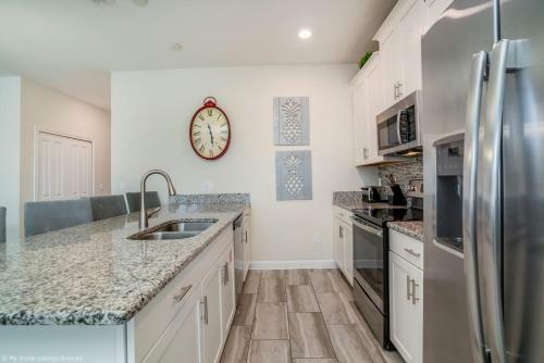 Stunning Lakeview Townhome W Private Pool