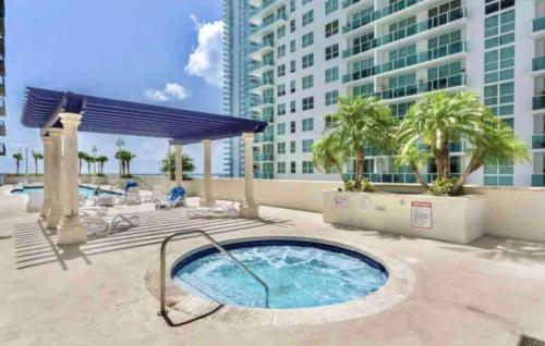 Apartamento **iconic 2br Condo Brickell-free Parking**