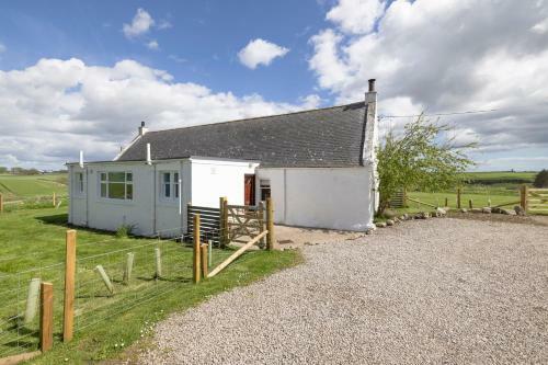 Altido Gorgeous Cottage With Garden & Great Views