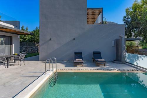 Villa Paligremnos Residences, A Beachside Retreat!