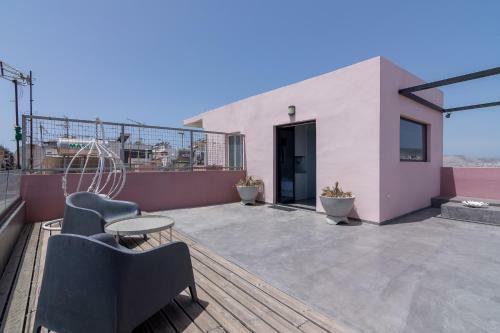 Apartment With Terrace In Piraeus