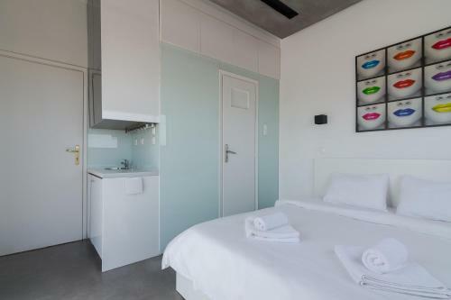 Apartment With Terrace In Piraeus