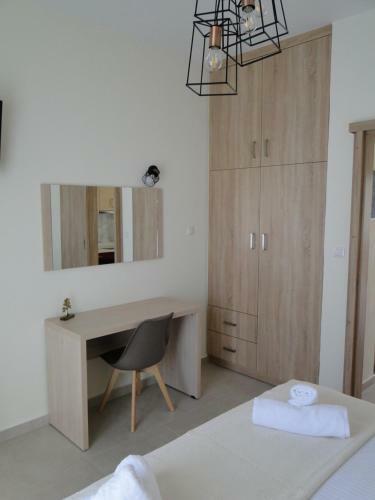 Chrysanthe's Apartments No2
