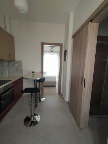 Chrysanthe's Apartments No2