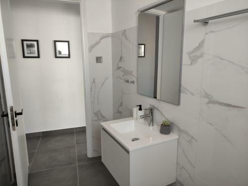 Karavela Street Apartment