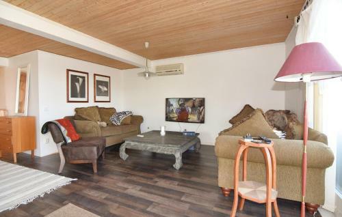 Nice Home In Uddevalla With Wifi And 2 Bedrooms