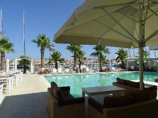 Ianos Hotel