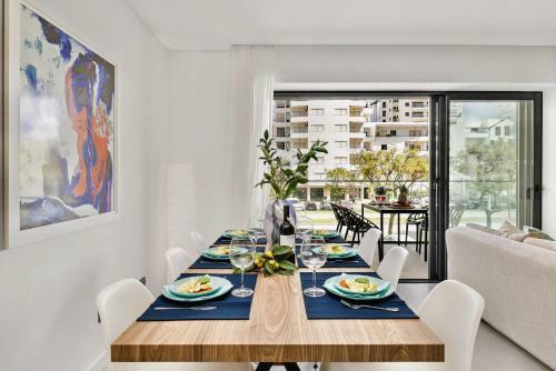 Luxorious Beachside Apartment With Pool