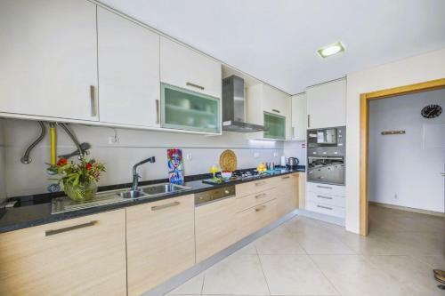 Exquisite Penthouse Apartment W Large Terrace Pool & Parking