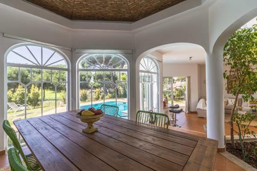 Villa With Pool And Golf View