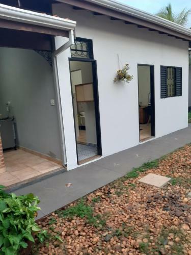 Hostal Casa De Hospede Com Piscina E Cozinha