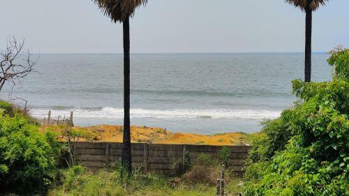 Hostal The Only Place Beach Guest House