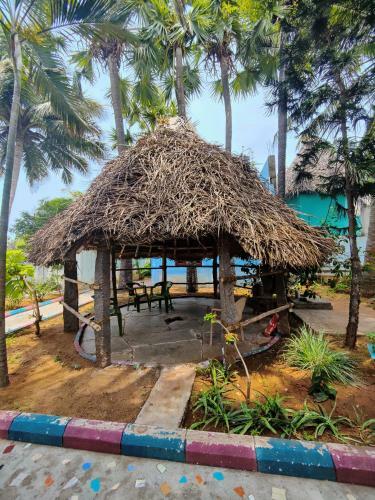 Hostal The Only Place Beach Guest House