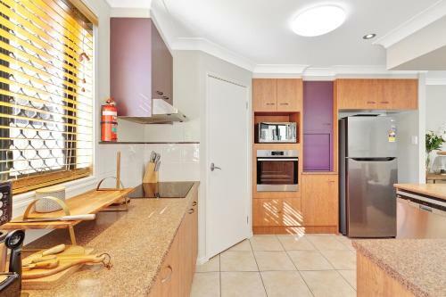 Pet Friendly 5 Br Family Home W Pool At Caloundra