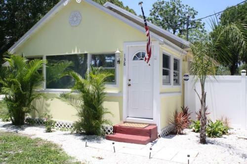 Casey's Fun 'n Sun Bungalow- - Pet Friendly