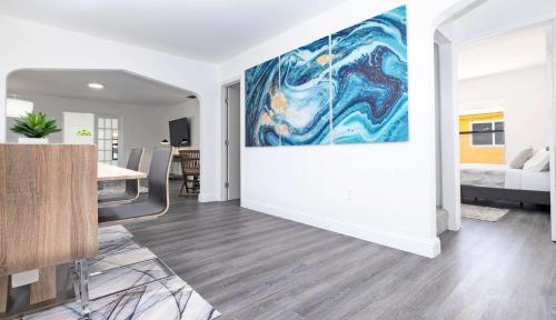 Cheerful 4 Bedroom Home With Huge Yard And Parking