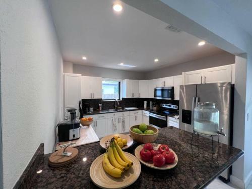 Beach House Bungalow With Pool North Miami Beach