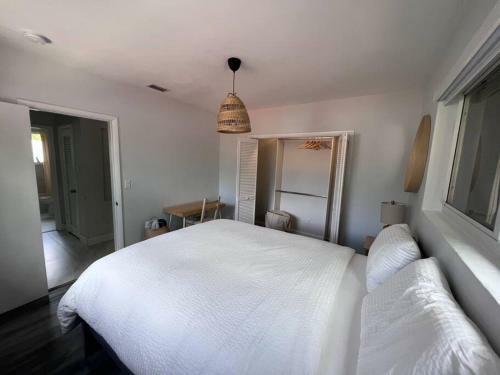 Beach House Bungalow With Pool North Miami Beach