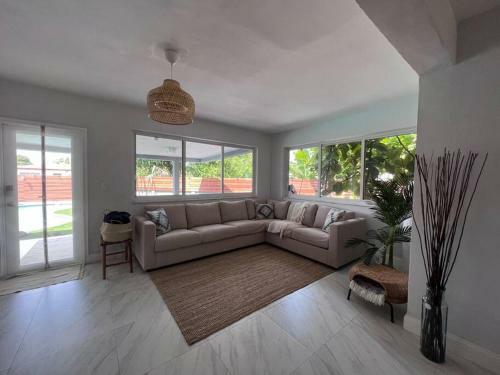Beach House Bungalow With Pool North Miami Beach