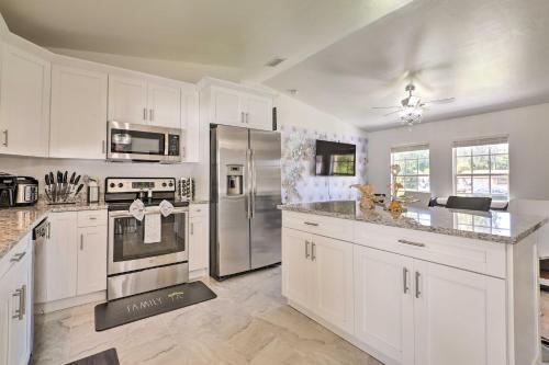 Charming N Fort Meyers Retreat Pool And Lanai!