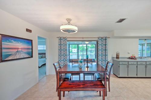 Canal-front Home With Lanai About 5 Mi To Ft Myers!