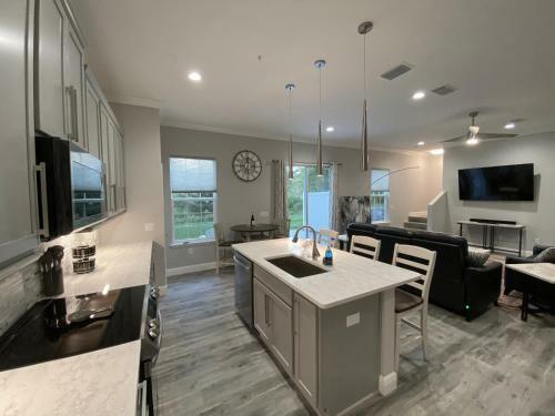 33 Brand New Townhouse, 21 Mi To Wec