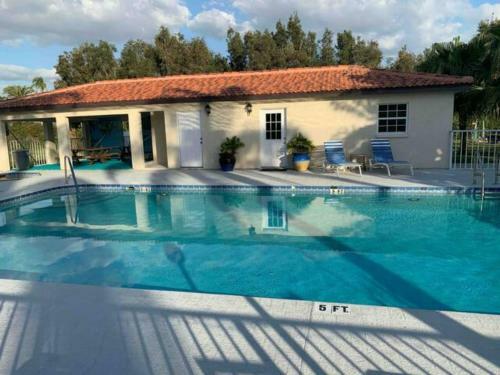 Apartamento Newly Renovated Luxurious Waterfront Condo Condo
