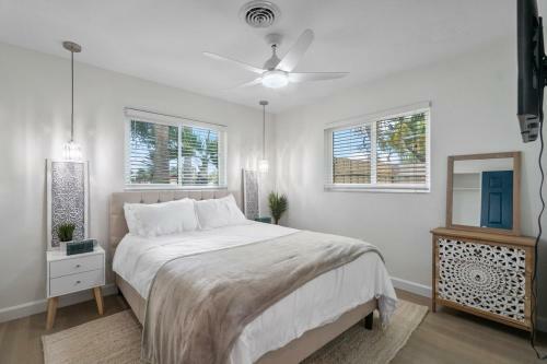 Chic Coastal - Heated Pool, Near Everything!