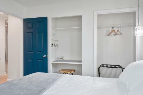 Chic Coastal - Heated Pool, Near Everything!