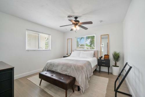 Chic Coastal - Heated Pool, Near Everything!